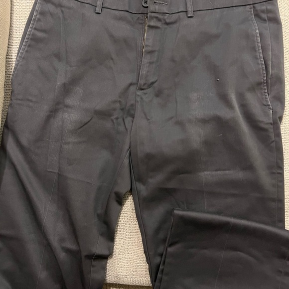 Haggar Men’s straight fit pants, 34 x 32, grey - Picture 5 of 5